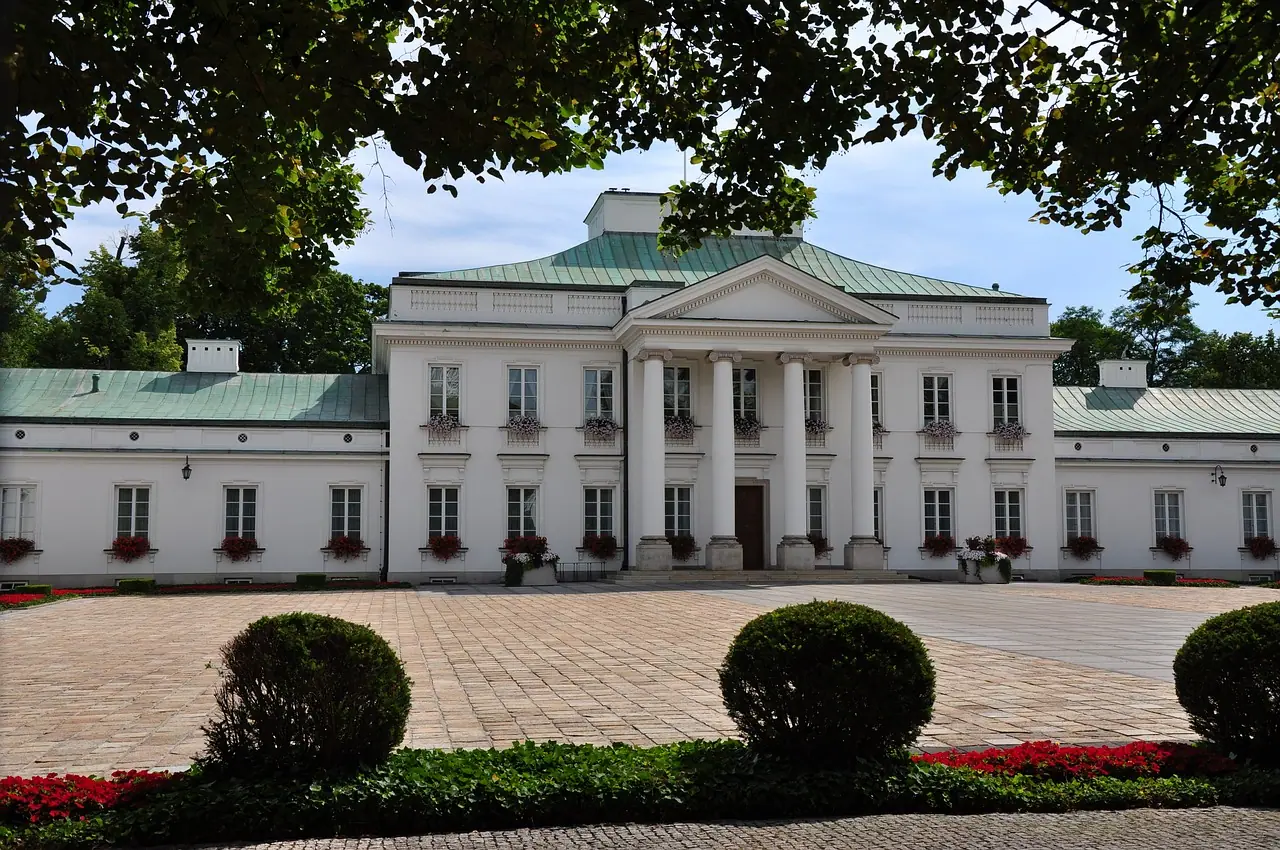 jaki-wplyw-ma-polityka-panstwa-na-zycie-obywateli