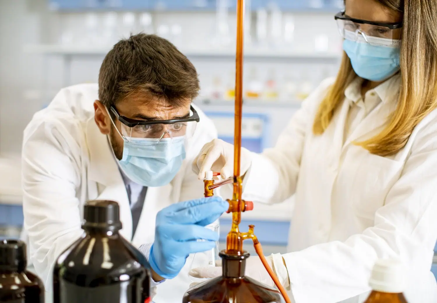 Bezpieczeństwo chemiczne: Kontrola i zarządzanie ryzykiem