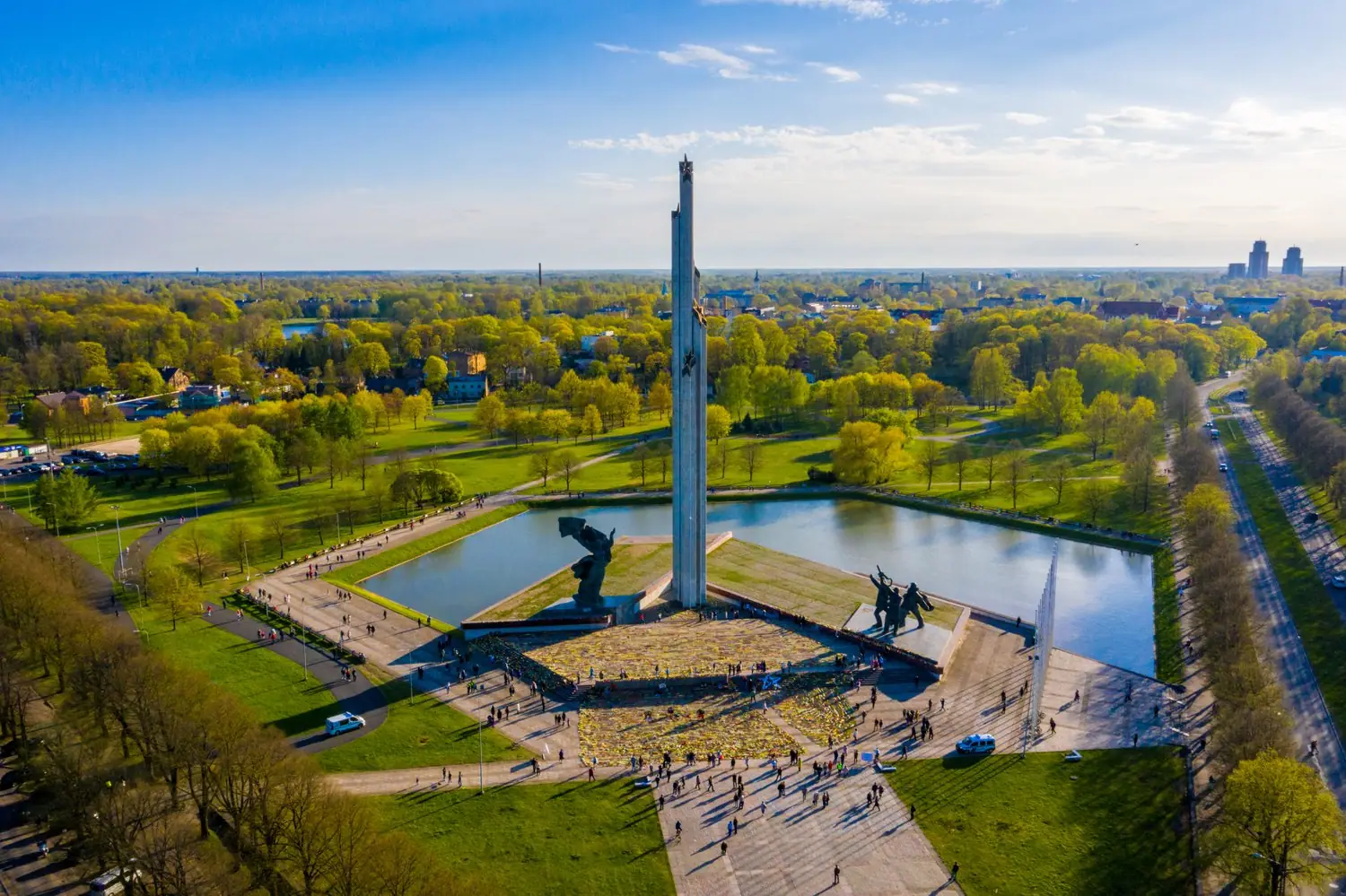 Polityka historyczna: Ochrona miejsc pamięci narodowej