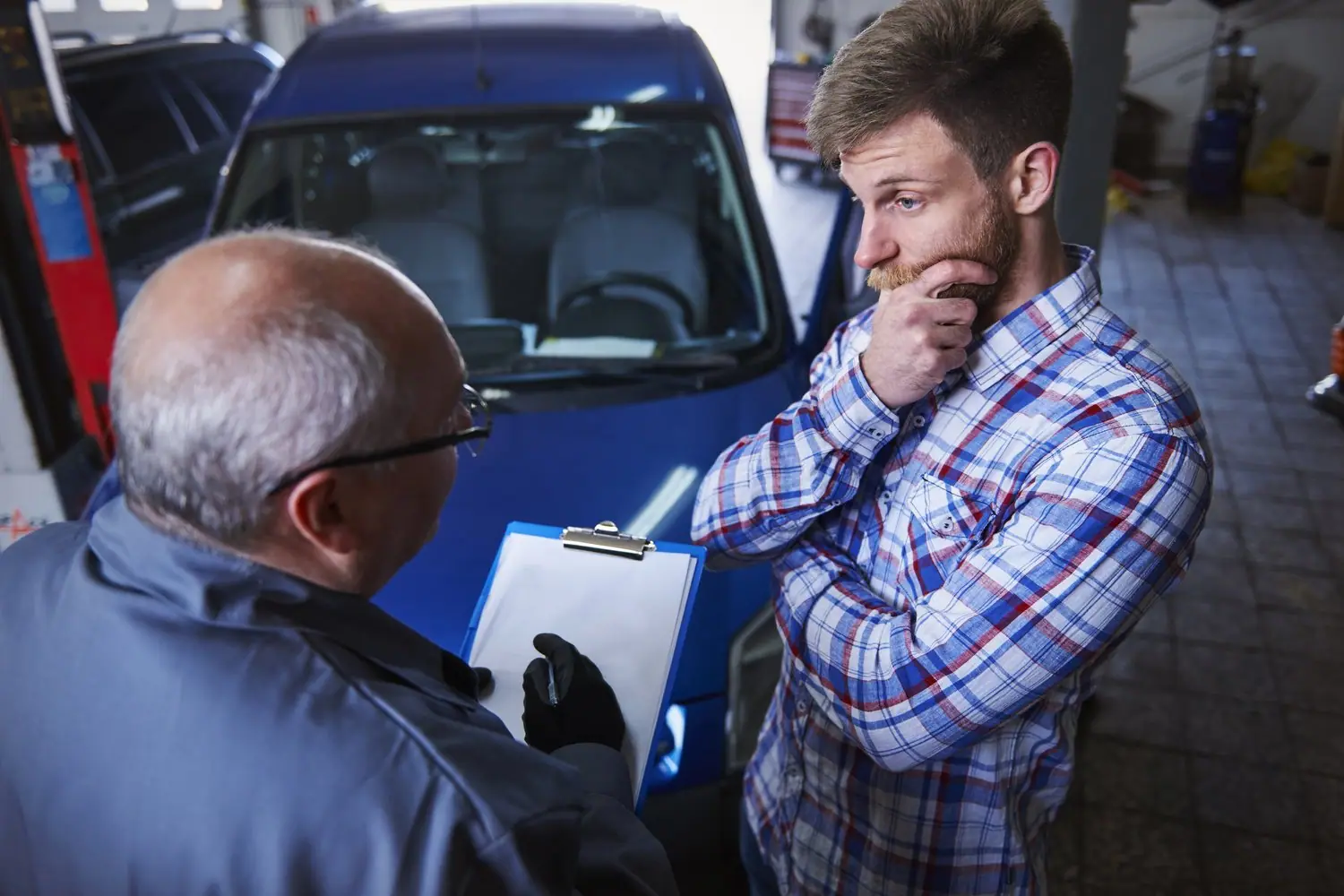 Jak sprawdzić czy auto nie jest kradzione: Weryfikacja przed zakupem